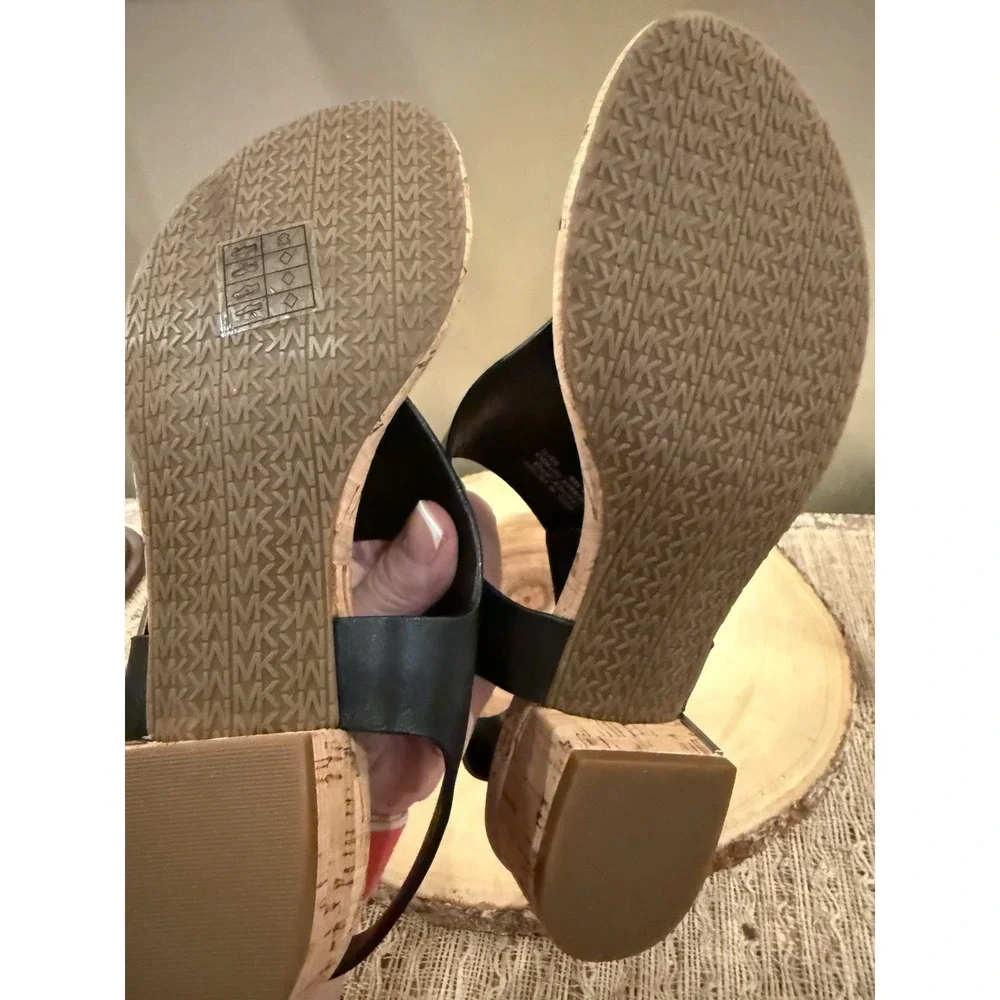 Michael Kors Women's Mk London Buckle Thong Sandal Black Block Heel 6M New - Picture 13 of 14